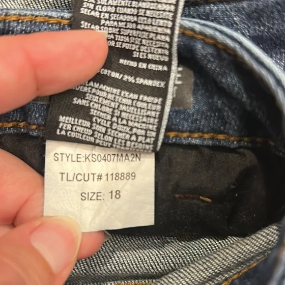 Catherine Boyfriend short stretch denim cuffed 2% spandex 6.5 inch inseam - Picture 9 of 9